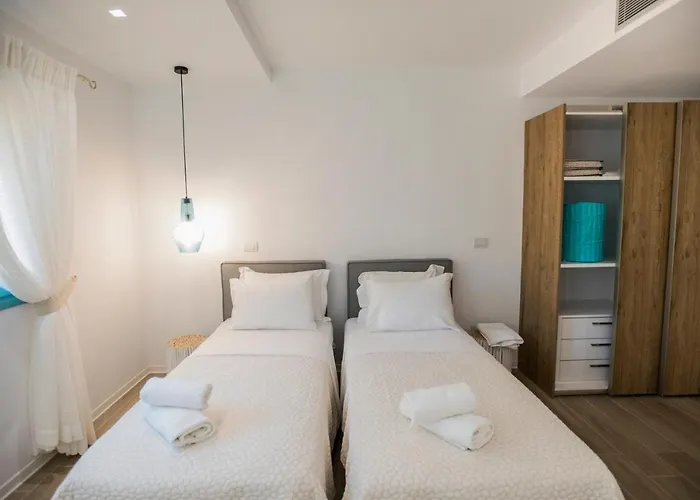 Exclusive Sea View Madelaine *